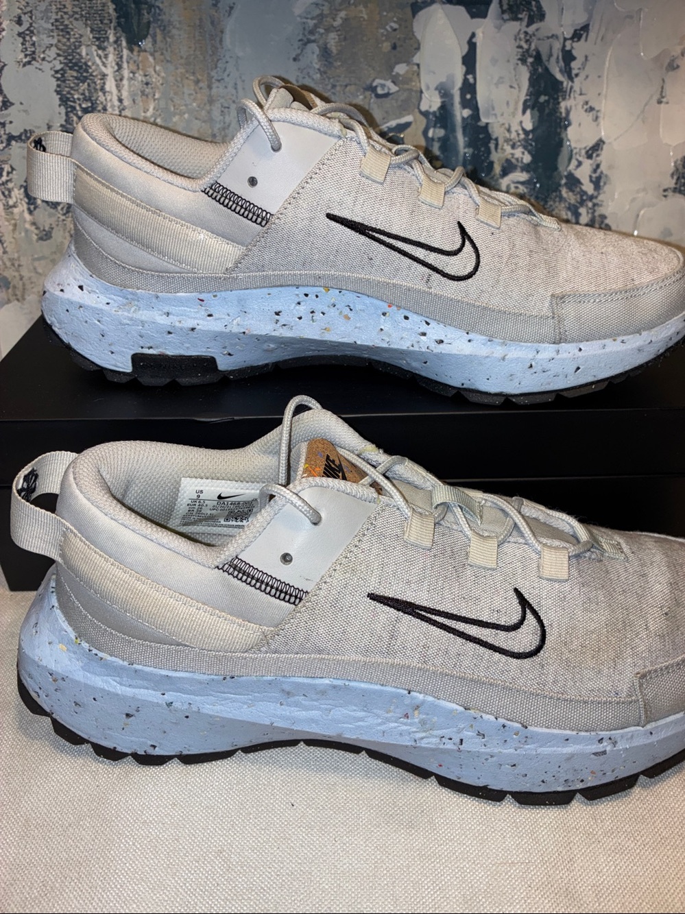 EUC Nike Beige Remica  Sneakers with Black Swoosh Women’s 9 W